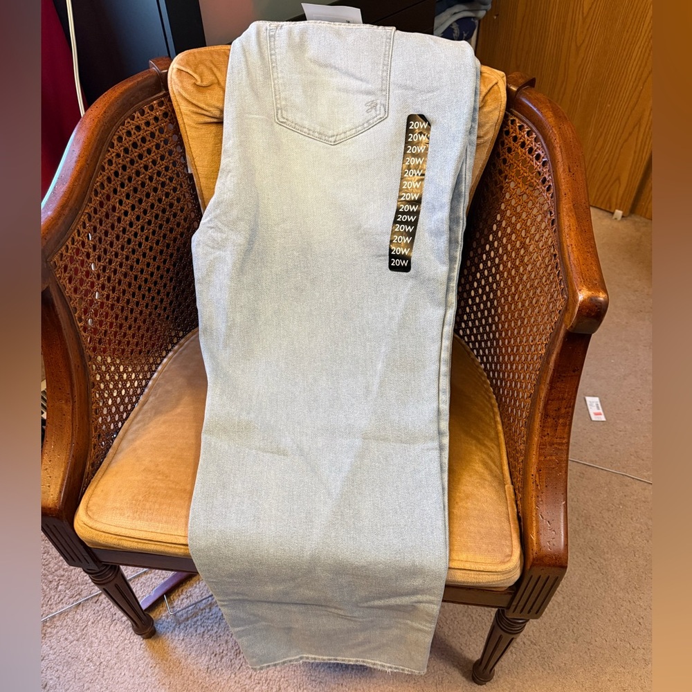 Seven7 Women's Light Blue Straight Leg Jeans